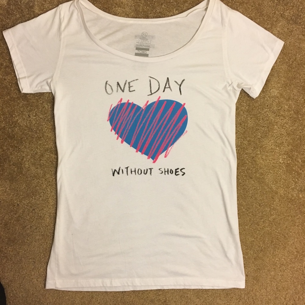 🌷4/$15 Toms Women’s V-Neck Size XL
